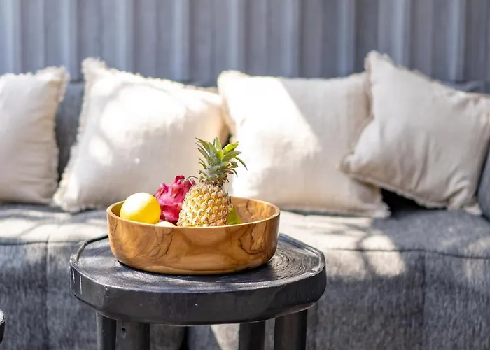 Villa Zee Design & *